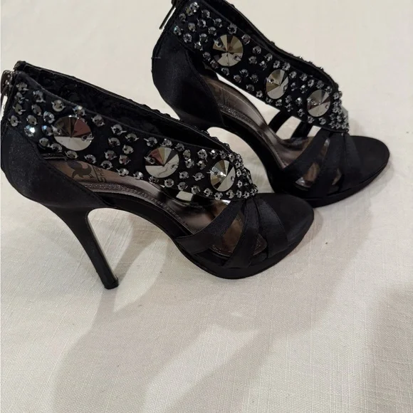 Elegant Black Stiletto Heels with Crystal Accents - Picture 2 of 9